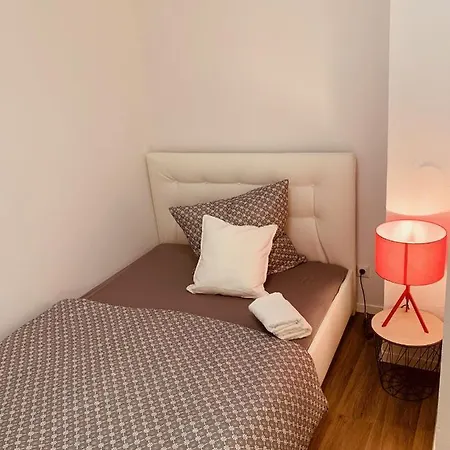 Felix Living 7, Gruppenwohnung Mit Oberhausblick, Dachterrasse&parkplatz * Passau